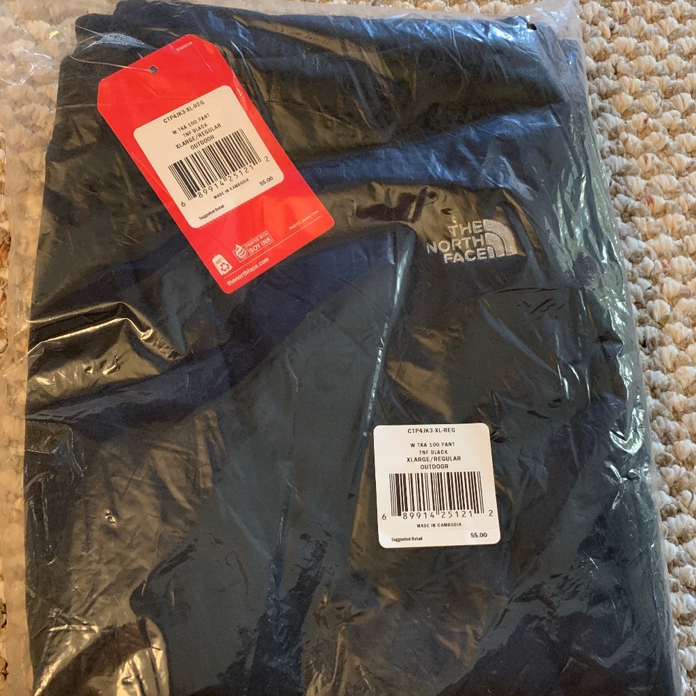 North Face Women's TKA 100 Pants - Black - Picture 5 of 7